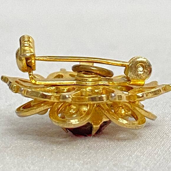 Vintage Snowflake Brooch Pendant Gold Tone Open Pearly Beads Central Red Stone - Picture 8 of 10